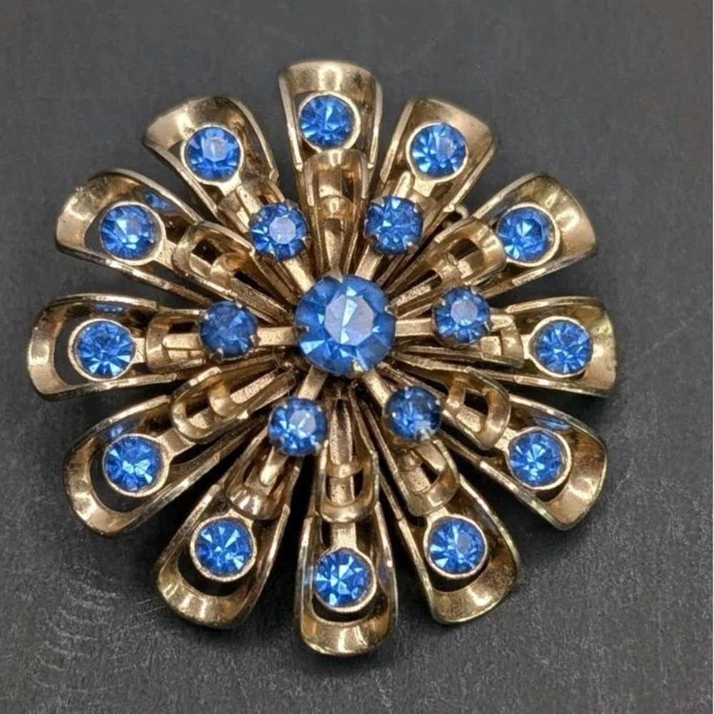 Vintage Blue Rhinestone Starburst Flower Brooch Gold Tone 1.5"